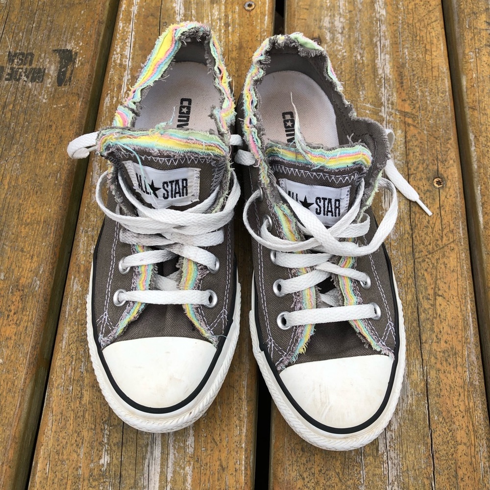 EUC Converse Size 8 Ruffled Effect Gray Sneaker